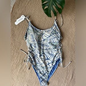 Sisstrevolution swim suit NWOT